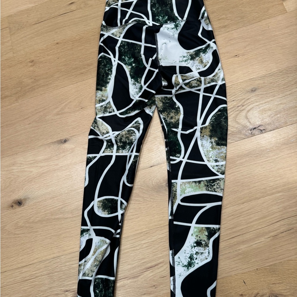 BODY LANGUAGE Patterned Leggings - Picture 6 of 6